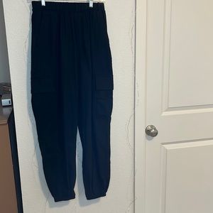 *FREE GIFT W PURCHASE* Black Wild Fable puffy cargo pants w pockets on side Sz S